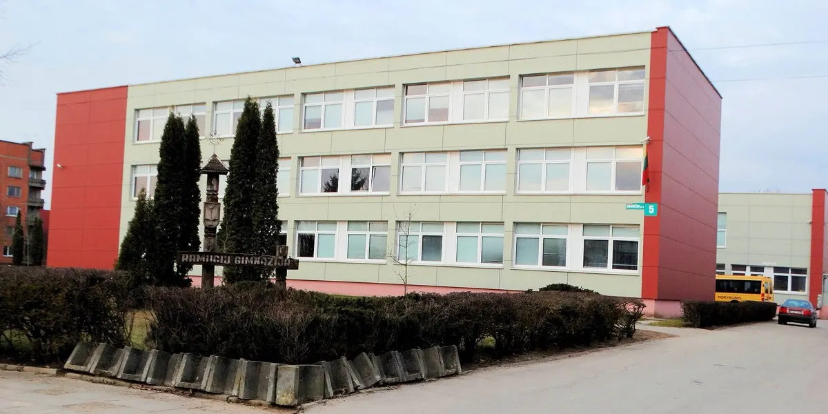 Naujosios Akmenės Ramučių gimnazija, Naujoji Akmenė