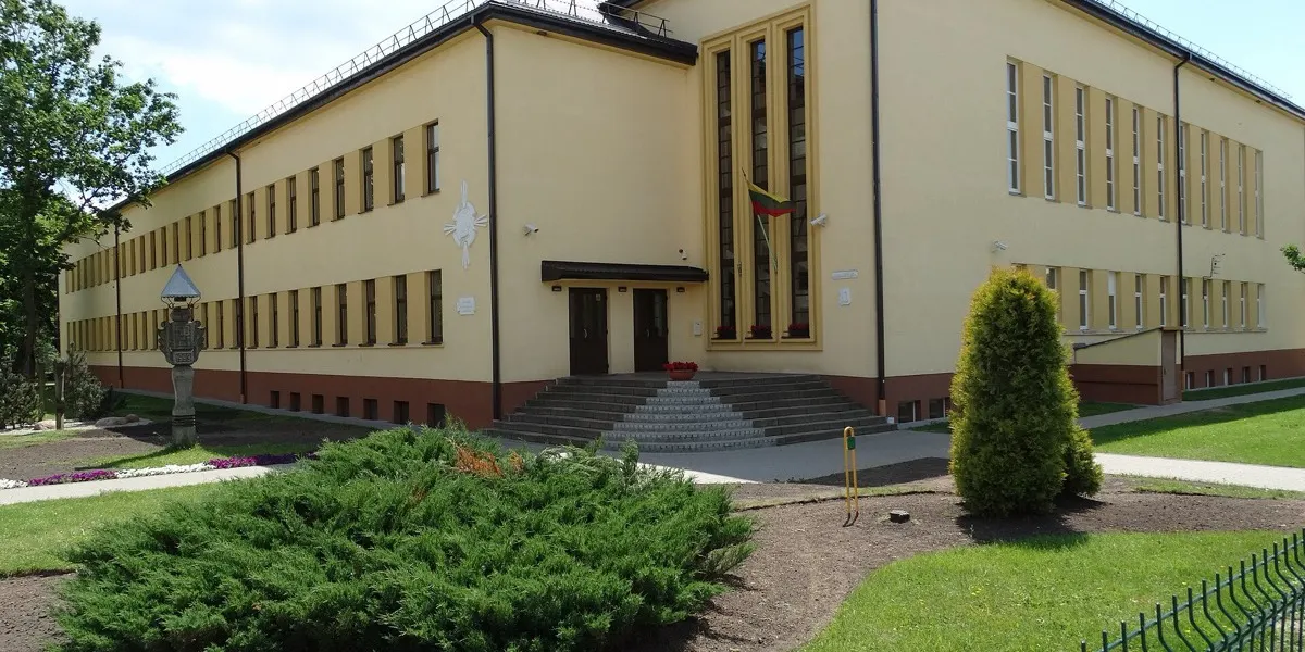 Ukmergės Jono Basanavičiaus gimnazija, Ukmergė